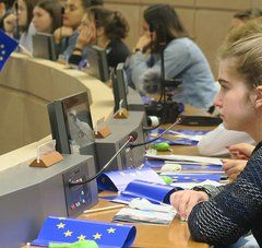 jeunes dans l'hémicycle