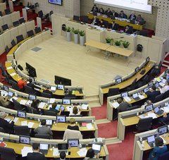 élus réunis en session extraordinaire dans l'hémicycle