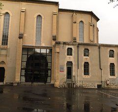 Vue d'un bâtiment de l’établissement scolaire de La Salle à Avignon